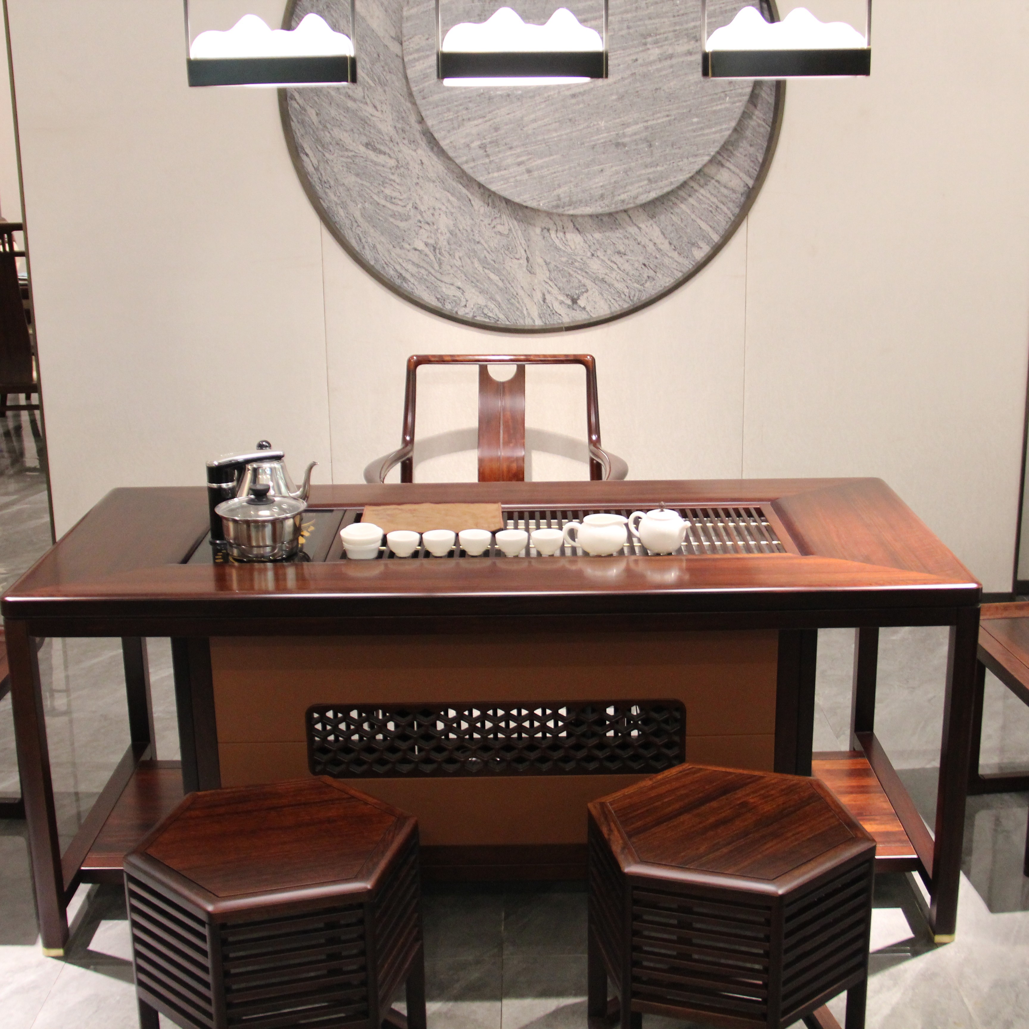 赖氏家具东辰新中式茶台1.7m➕主人椅一套➕四个小墩(样品出清)