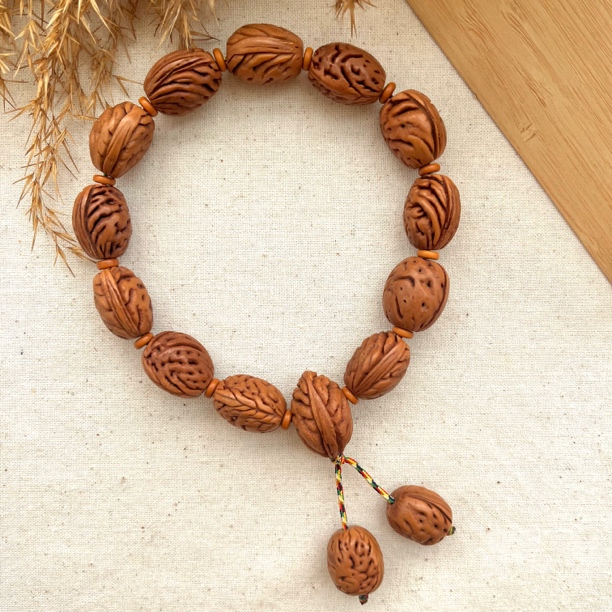 野生碧桃桃核手持纯手工打磨精品制作