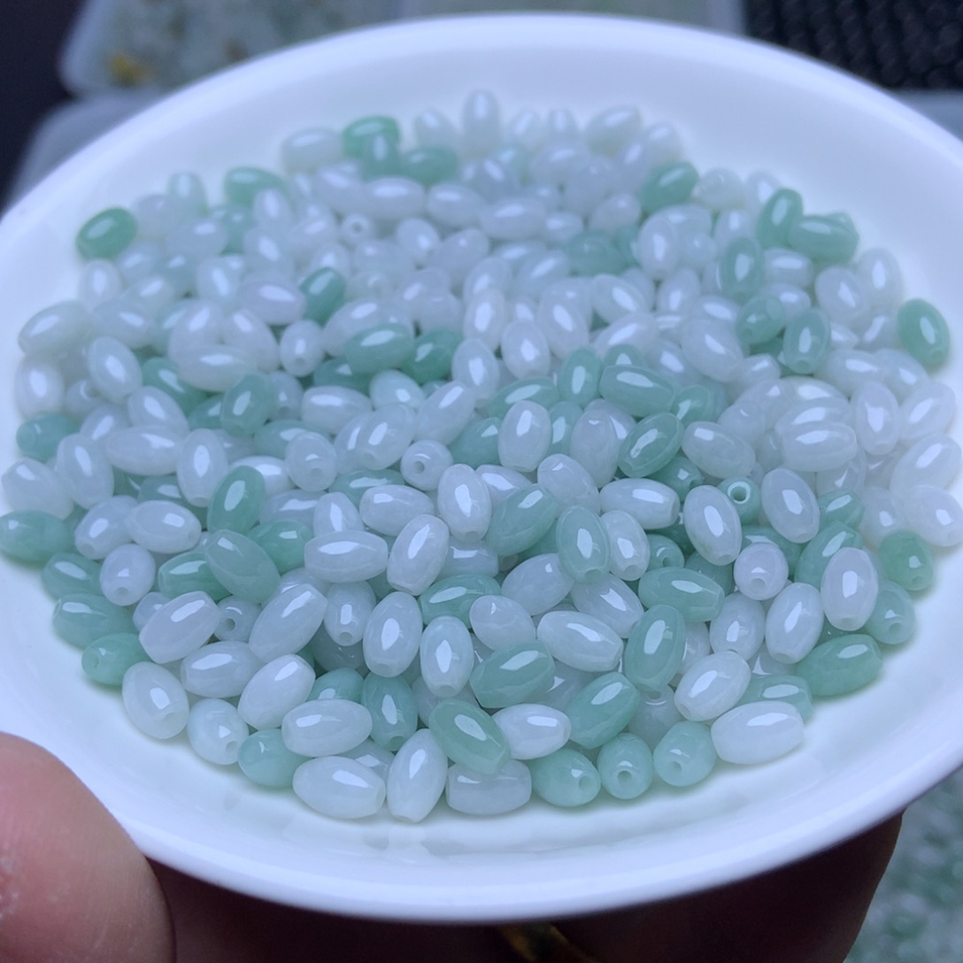 未镶嵌手链翡翠卡4乘6.4冰绿白米珠100个
