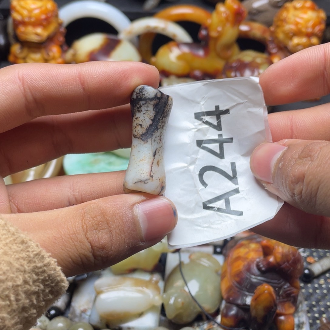 和田玉（糖玉）挂件未镶嵌