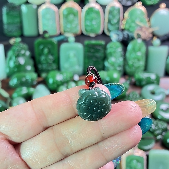 佳***儿和田玉未镶嵌挂件