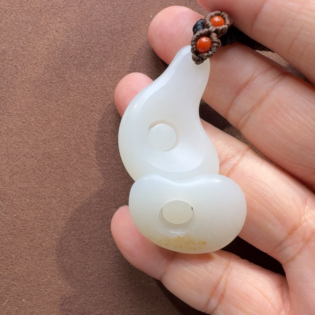 和田玉未镶嵌把件