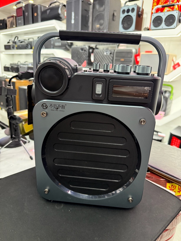 95新  店面展示机，不见不散d6k歌乐器音响+1支无线话筒，120瓦蓝牙
