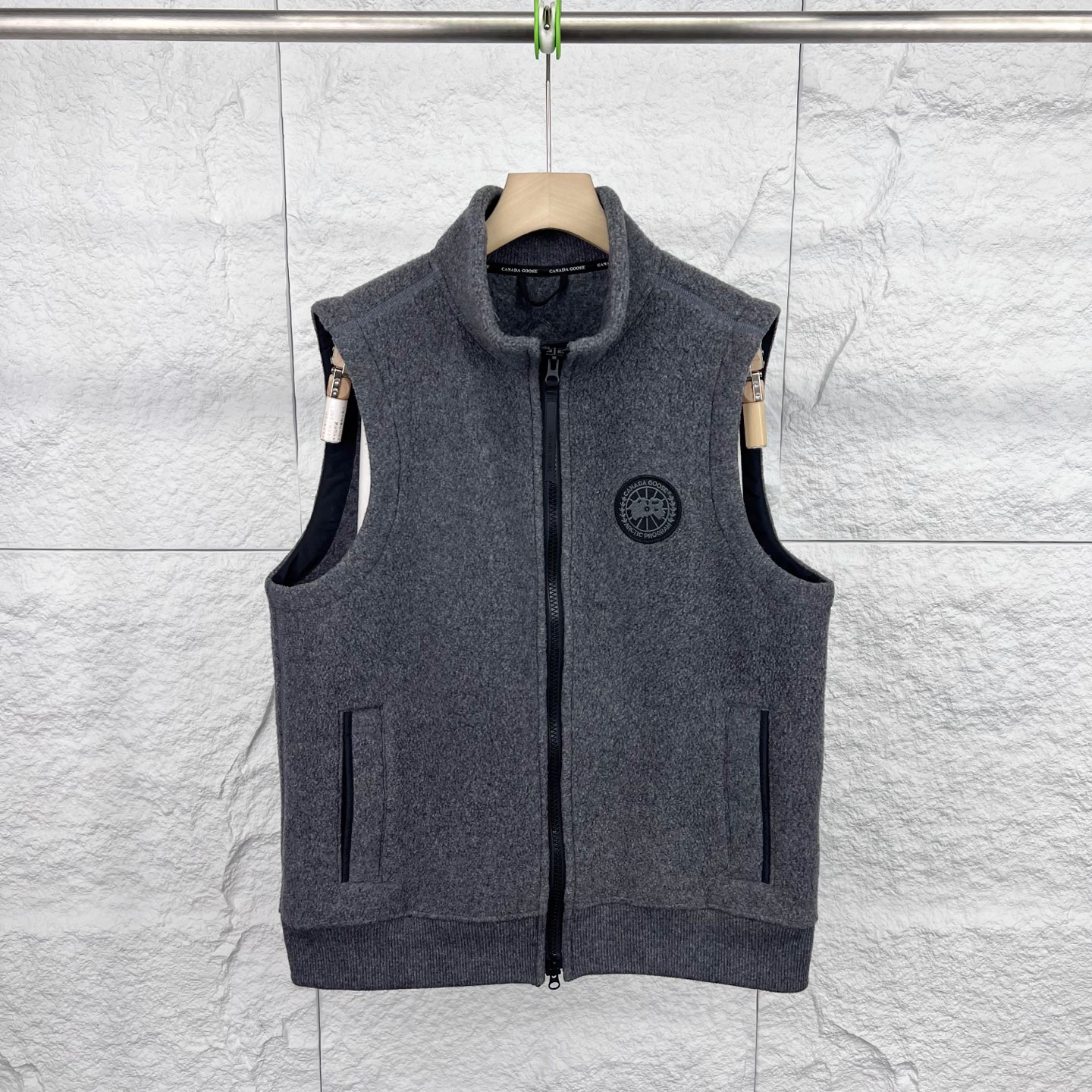 99新 CANADA GOOSE L码/灰色Logo徽标立领抓绒无袖马甲/15975541