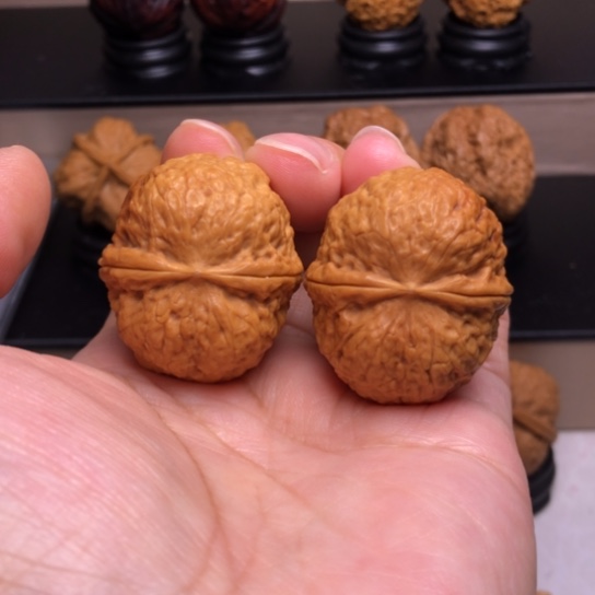 文玩核桃把件蚂蚁纹元宝37