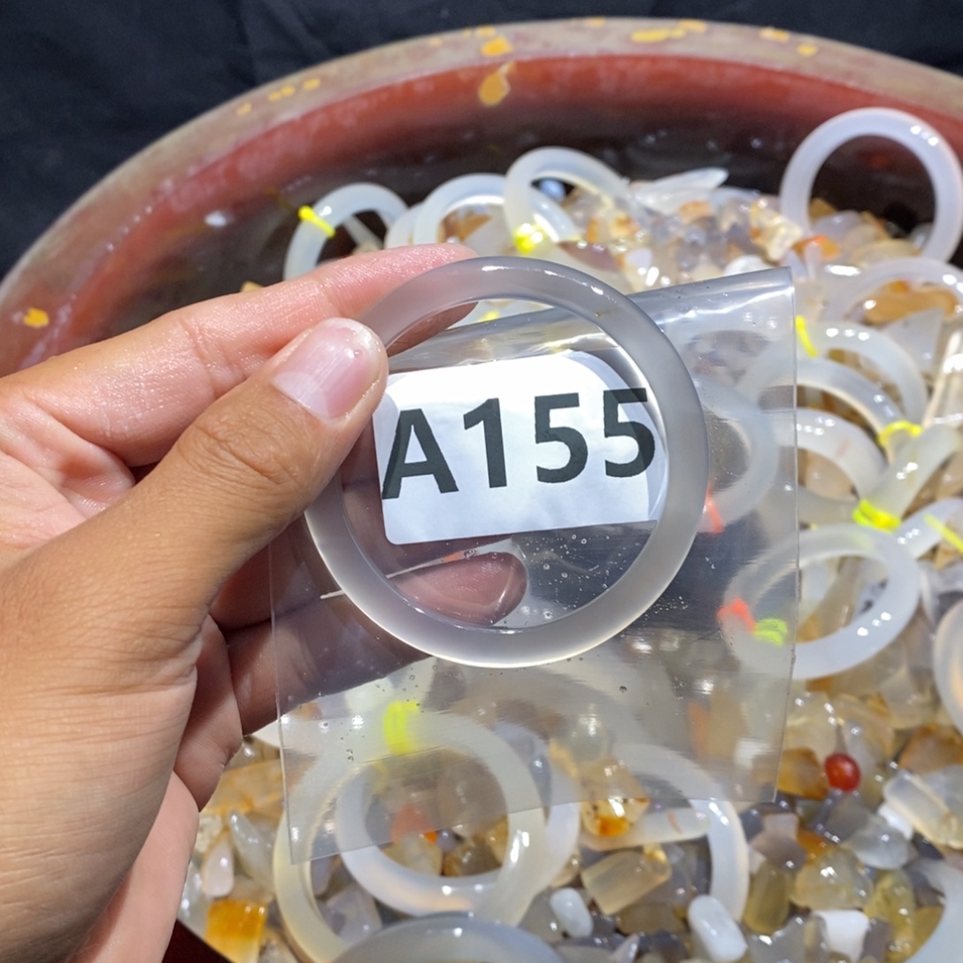 小***.玛瑙/玉髓未镶嵌手镯