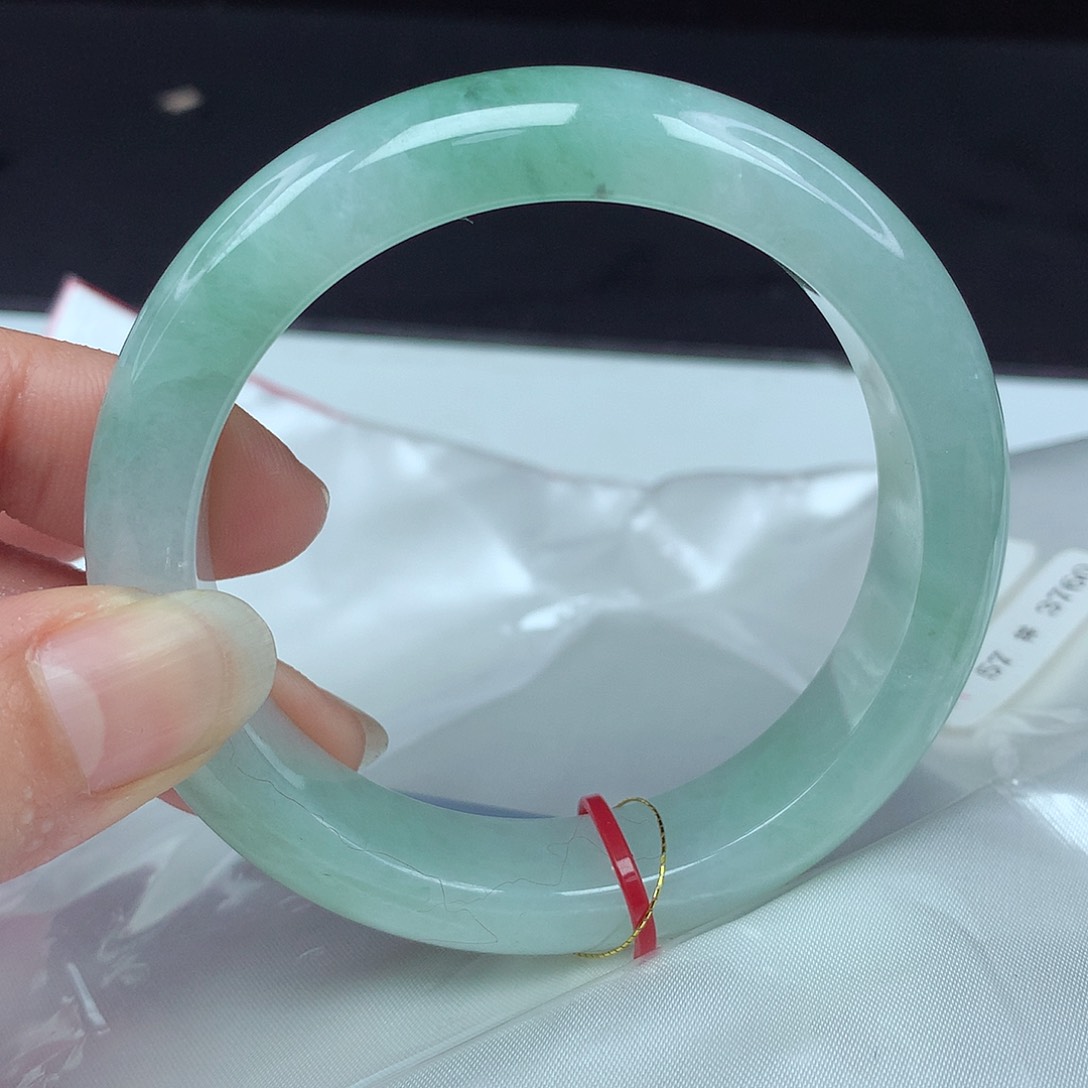 翡翠未镶嵌手镯清*?57圈