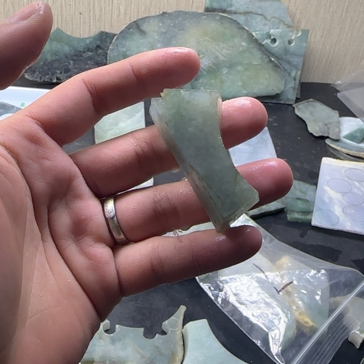 老***独翡翠未镶嵌颈饰纯天然缅甸翡翠