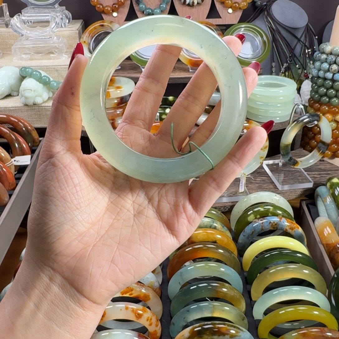 十***.蛇纹石玉未镶嵌手镯