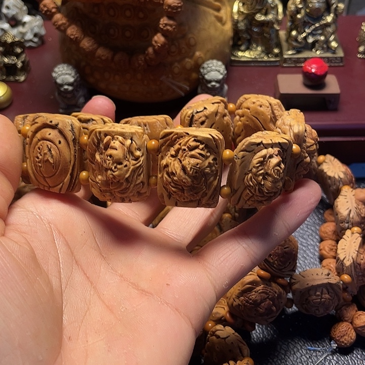 大桃核雕刻钟馗手牌