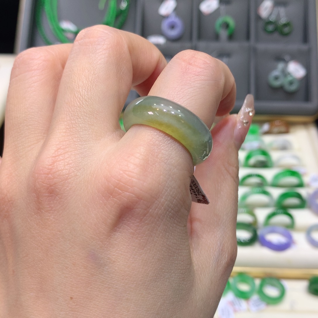 翡翠戒指未镶嵌翡翠