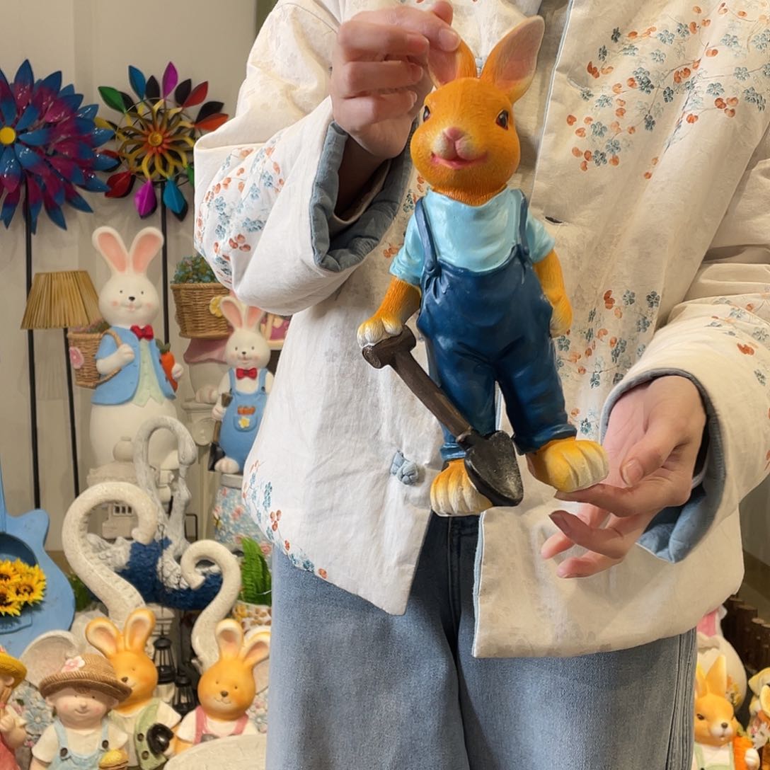 茶宠带铲子彼得兔