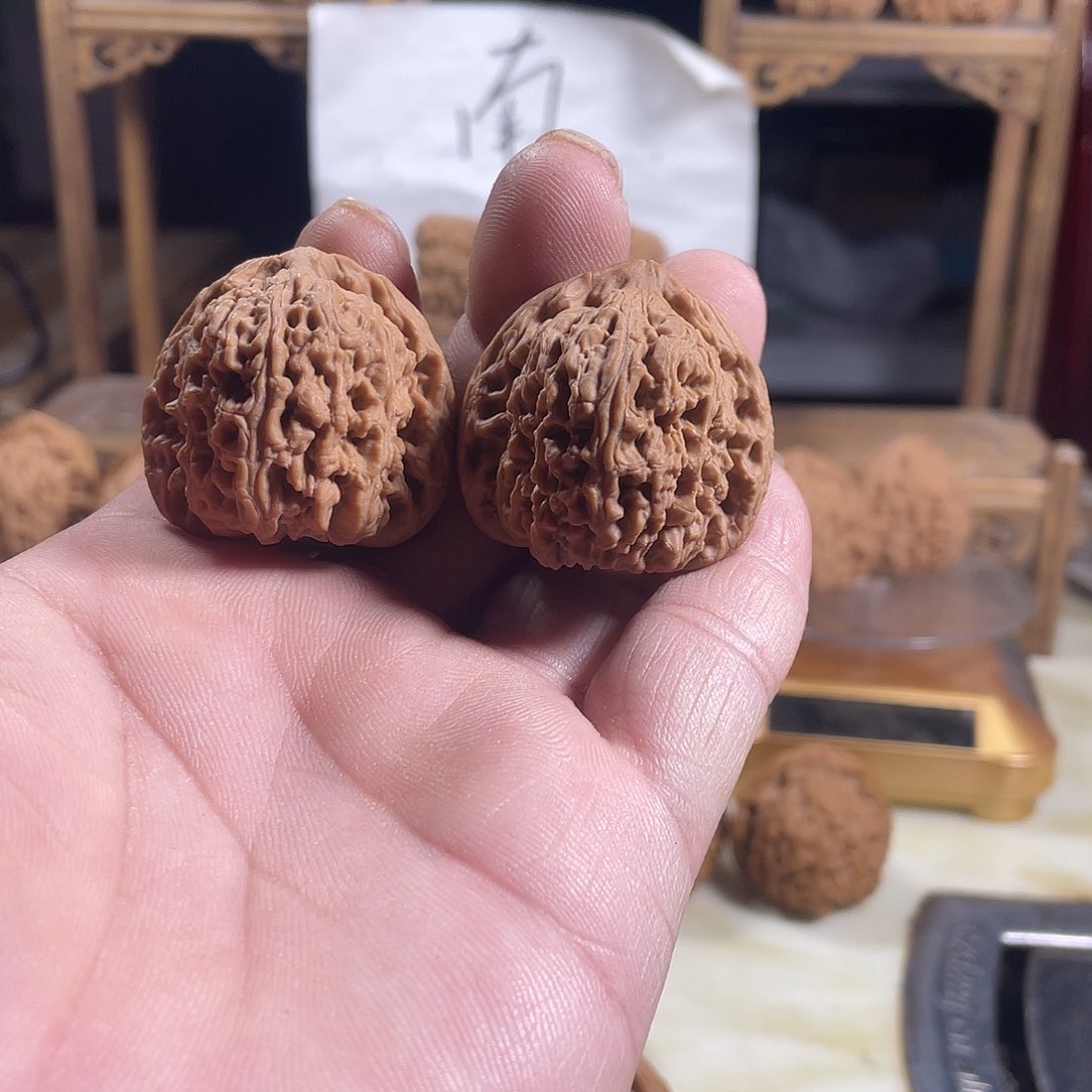 桃核吊坠闷**声文玩核桃南将石