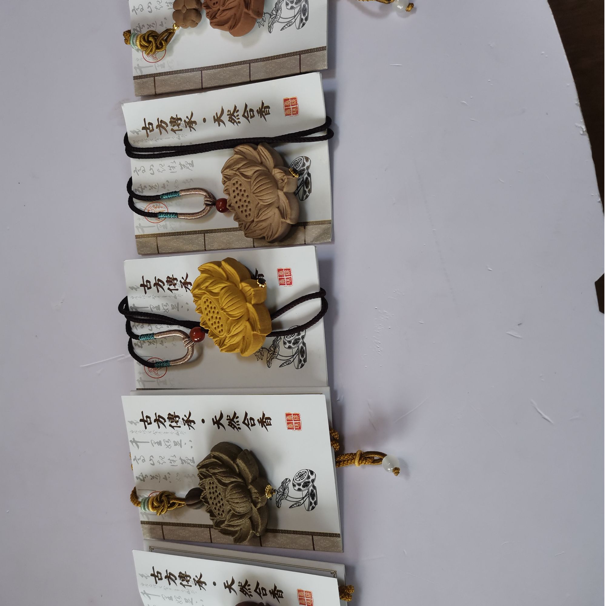 莲华岸手工天然合香莲花香牌(颜色随机发)