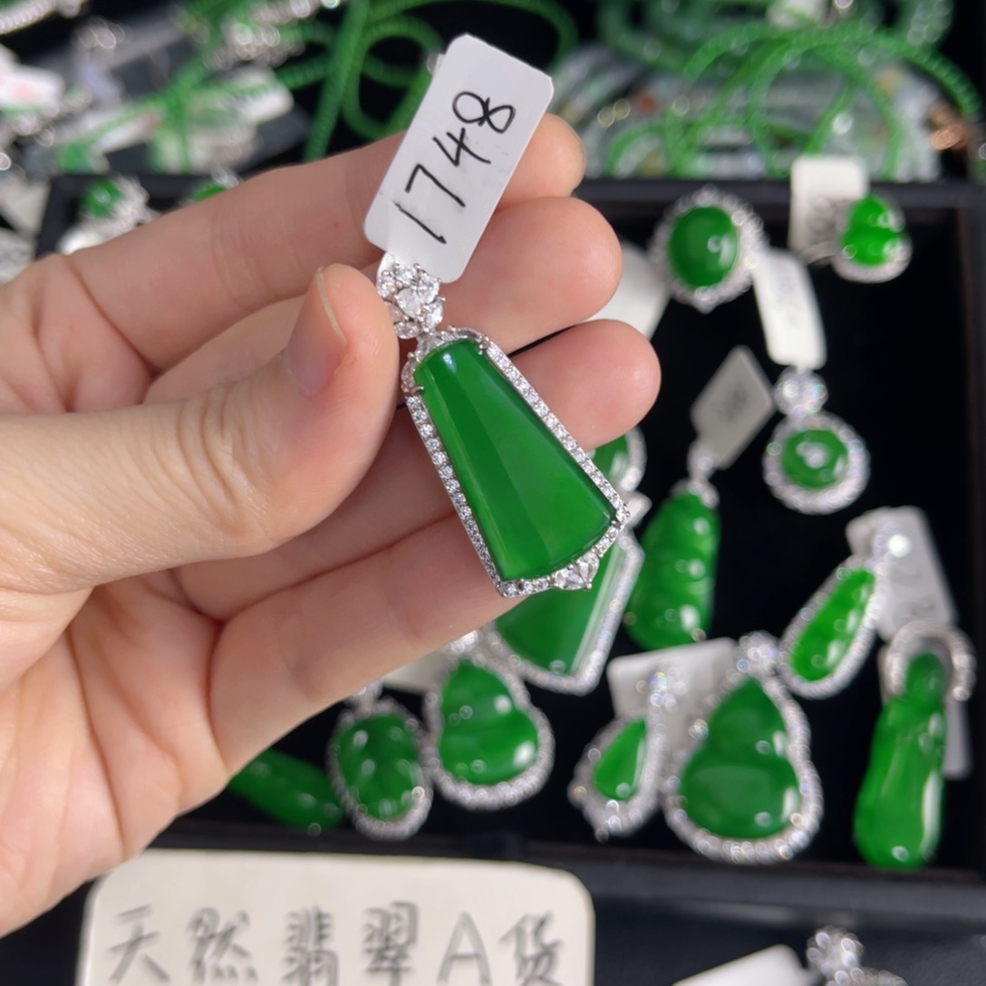 翡翠银S925镶嵌戒指无事牌吊坠