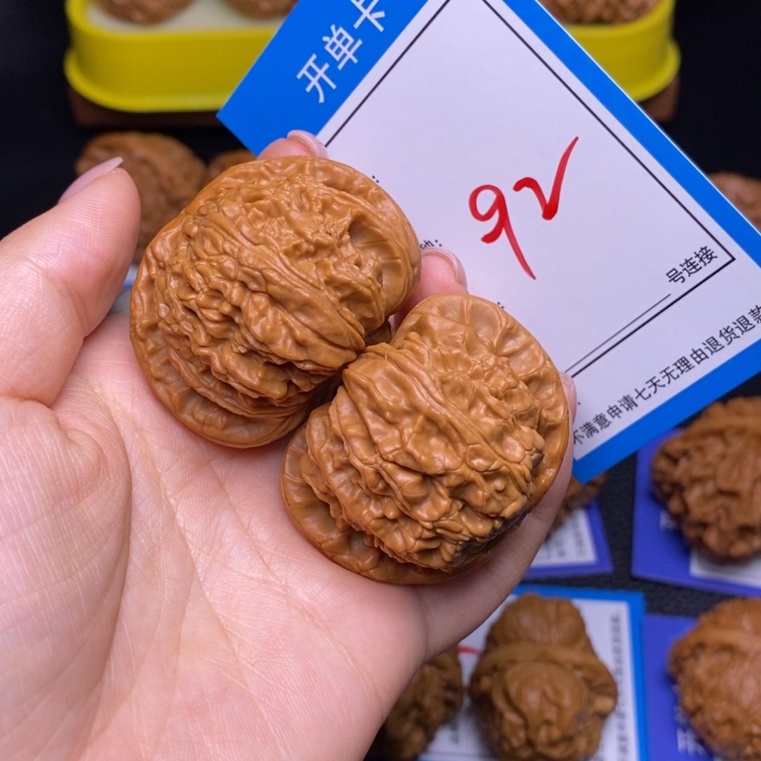 文玩核桃把件4.5闷白92
