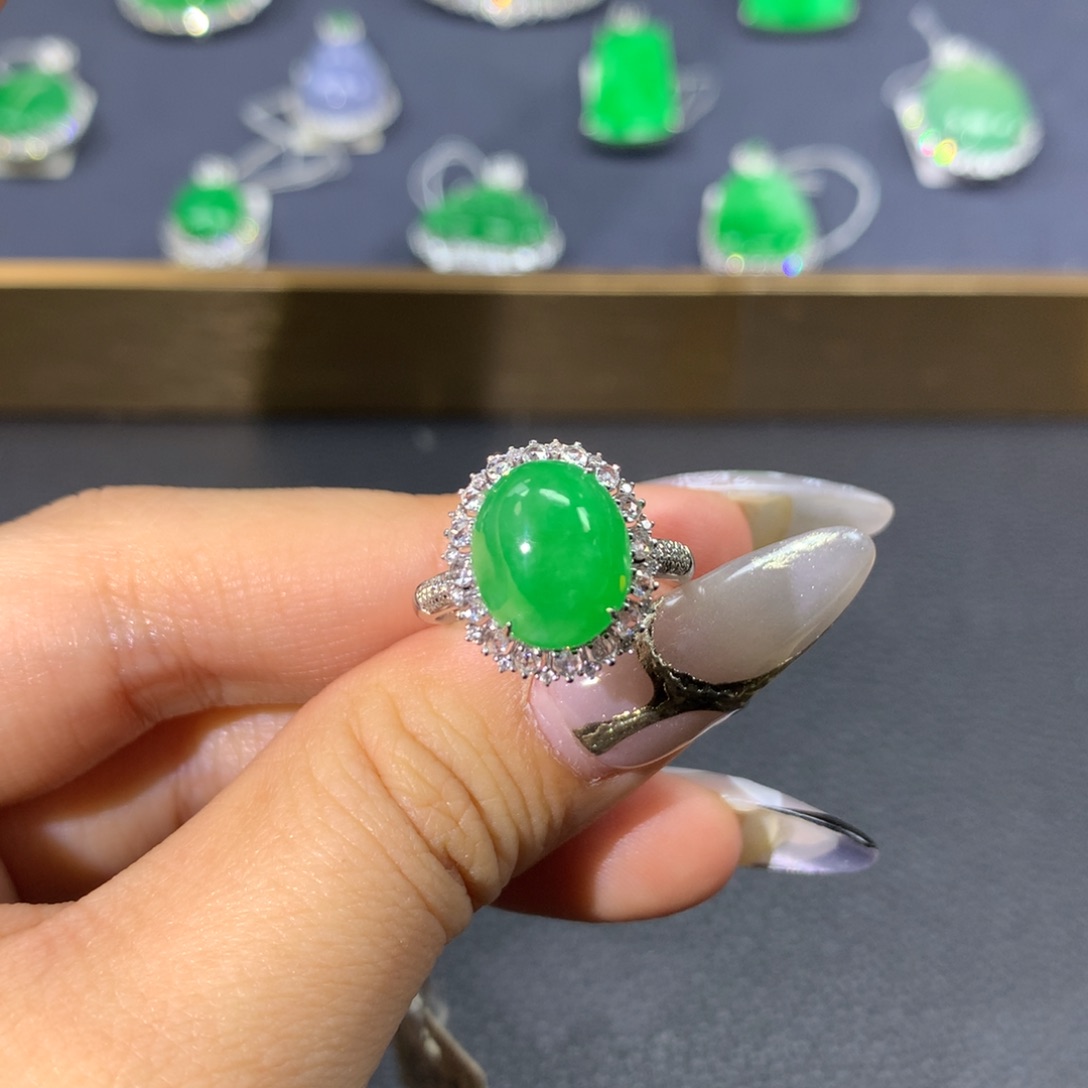 翡翠戒指18K金镶嵌翡翠