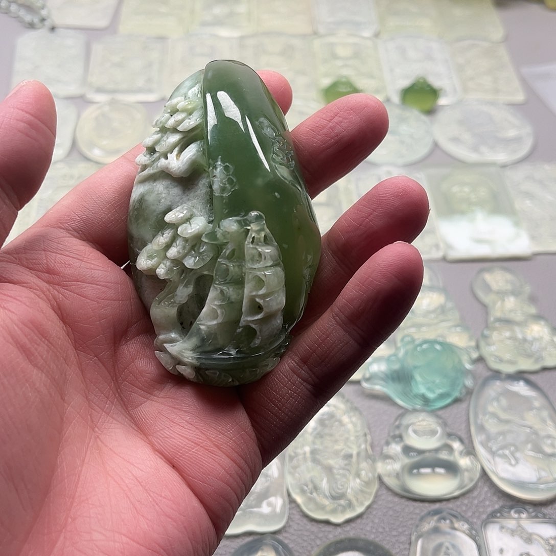 蛇纹石玉颈饰未镶嵌