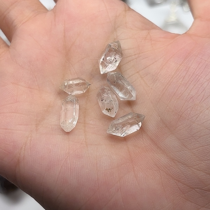 颈饰合金水晶6颗指纹闪灵钻