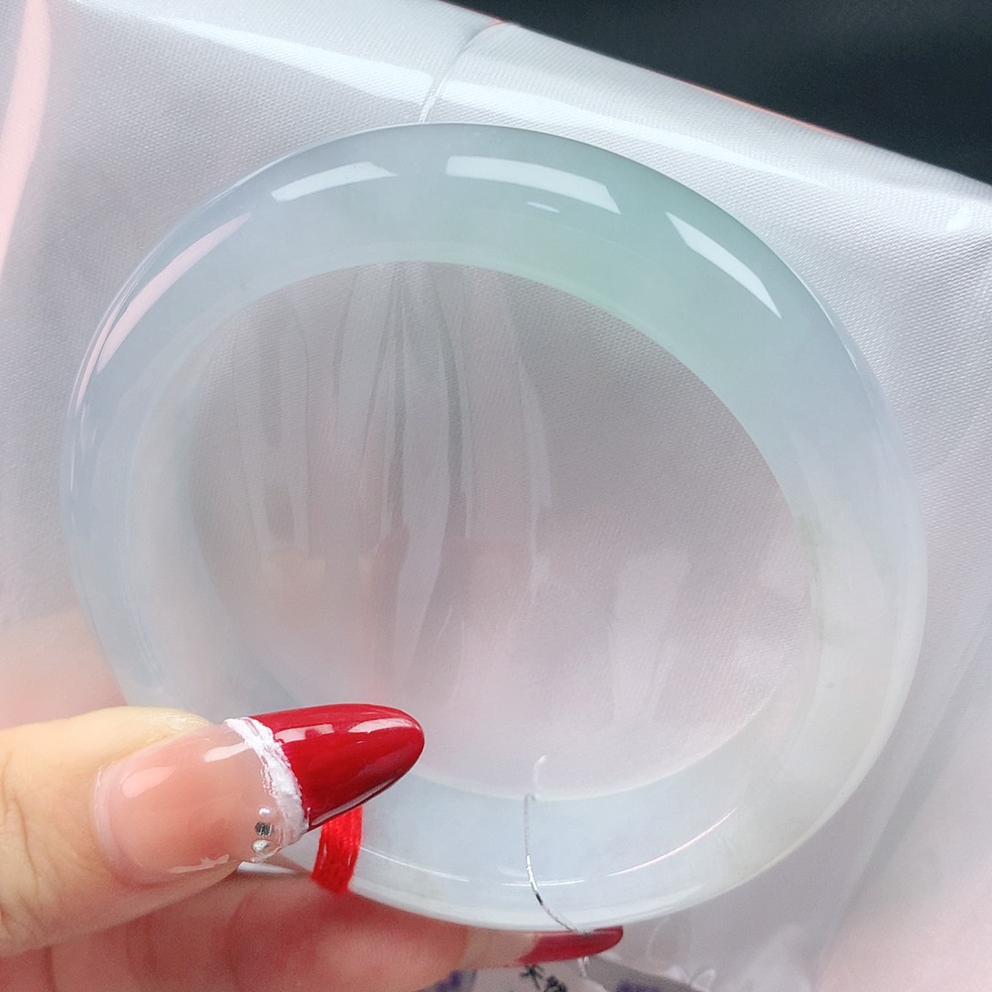 翡翠手镯未镶嵌56圈