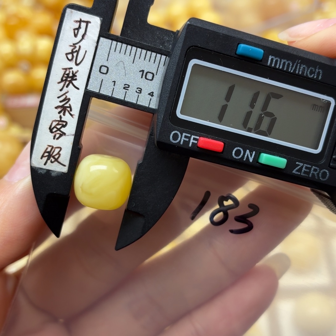 王***天蜜蜡未镶嵌裸石蜜蜡