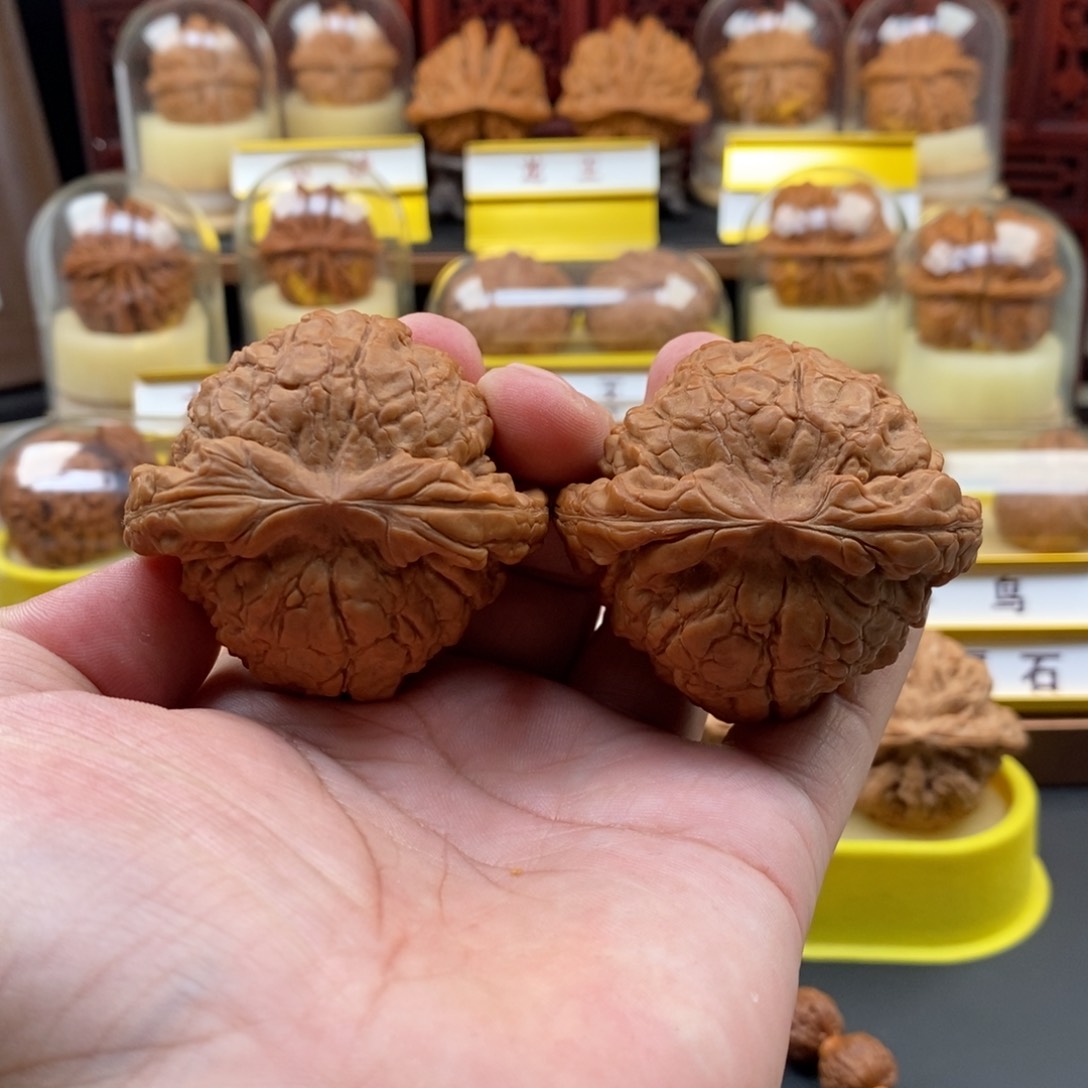 文玩核桃吊坠龙鼎，全品，尺寸53