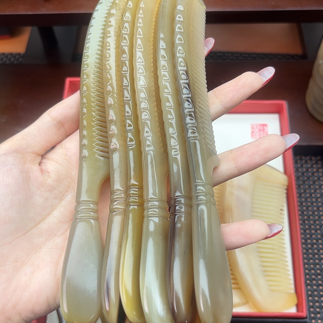 纯手工制作纯牛角梳子