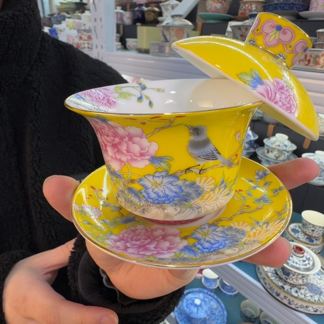 当代艺术家辞典等多部著作