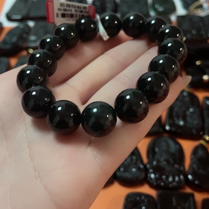 翡翠颈饰未镶嵌几**酒