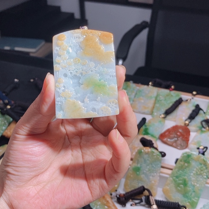 翡翠未镶嵌颈饰翡翠挂件