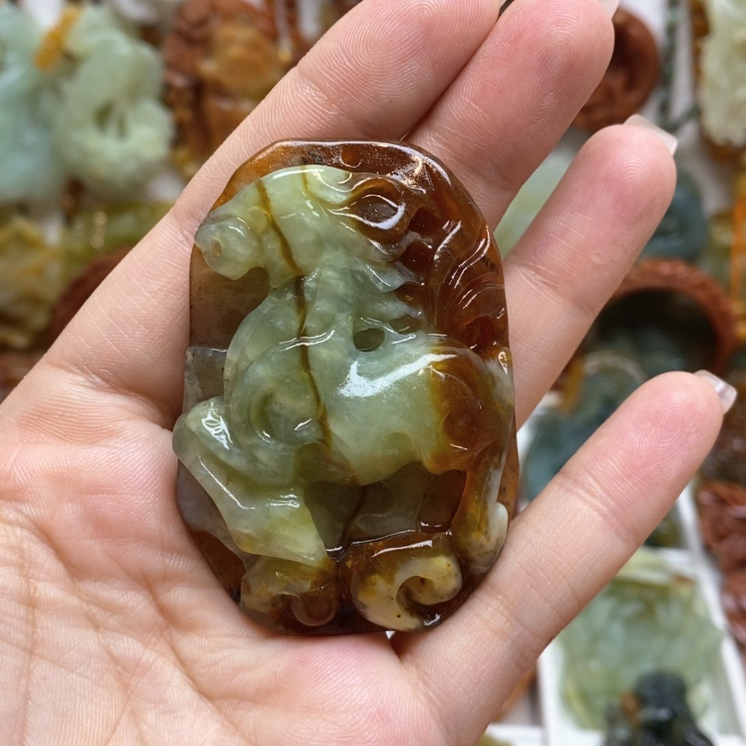 蛇纹石玉颈饰未镶嵌