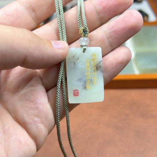 颈饰未镶嵌和田玉（糖玉）
