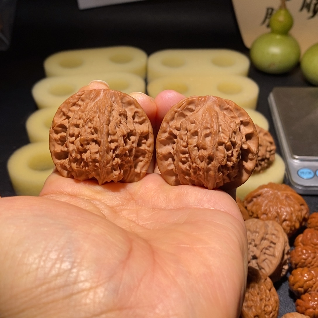 文玩核桃吊坠平顶狮子头42