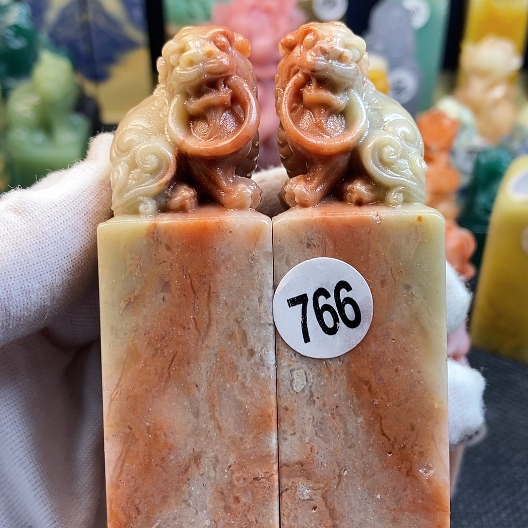 老挝石篆刻艺术家的作品