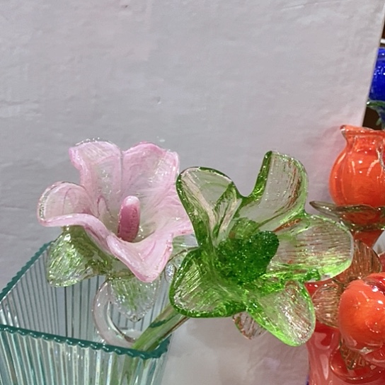 琉璃花瓶高45厘米宽9厘米