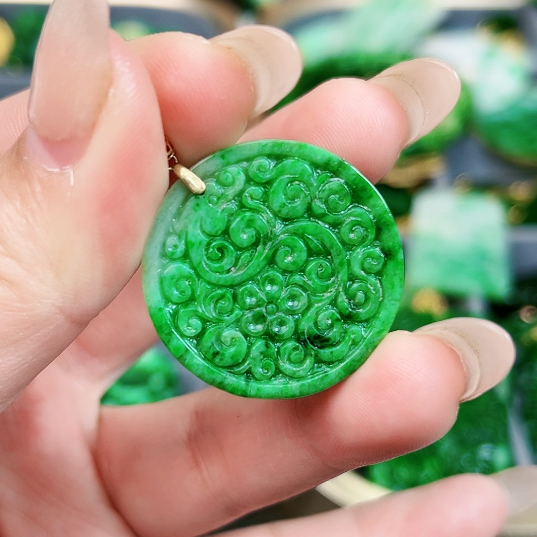 翡翠颈饰18K金镶嵌吊坠