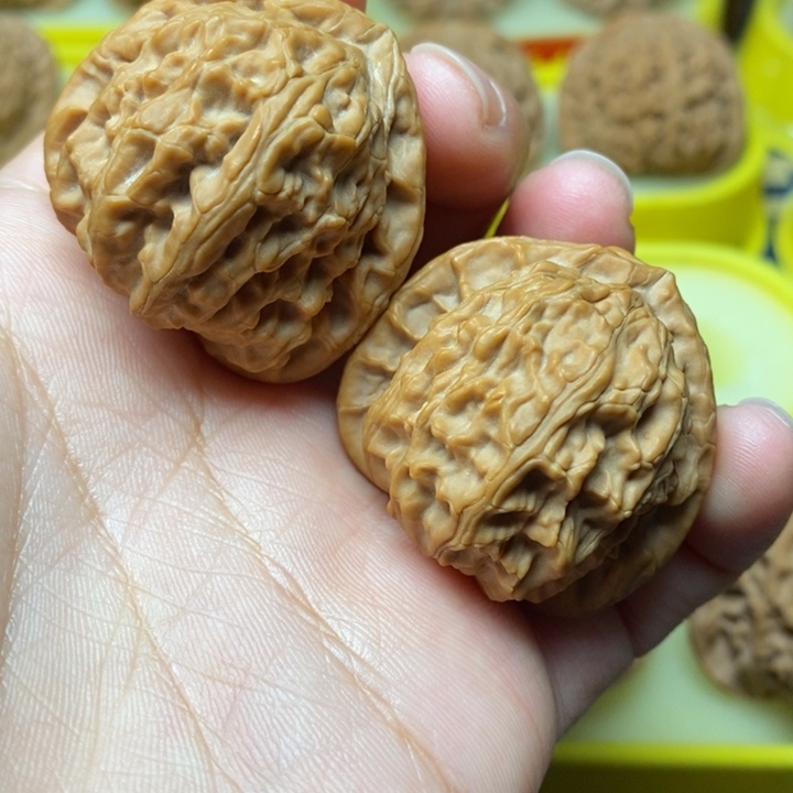 文玩核桃三角白37