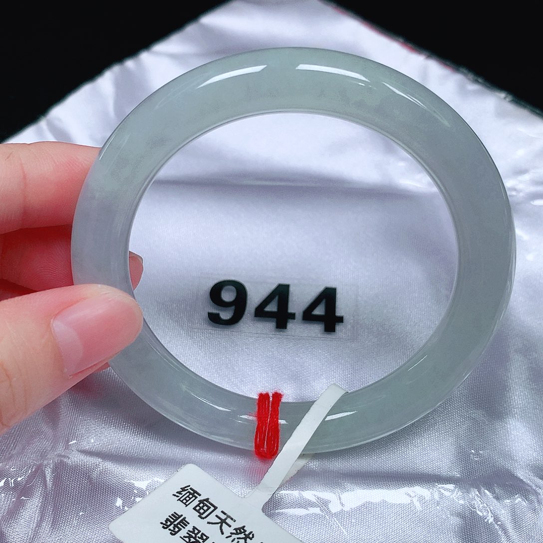 未镶嵌手镯（圆镯）翡翠