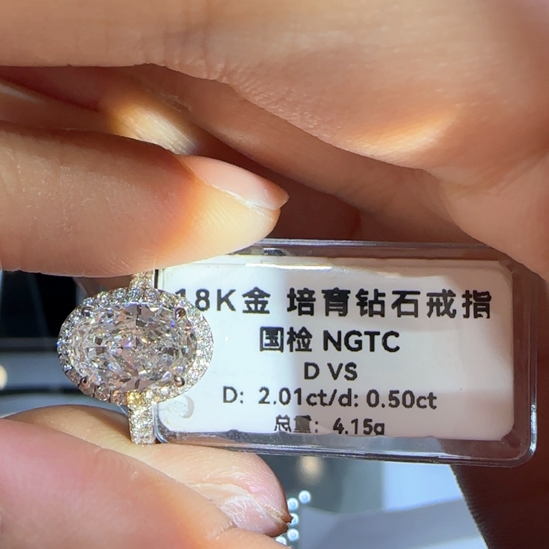实验室培育钻石18K金镶嵌迅*椭圆围镶1卡14号
