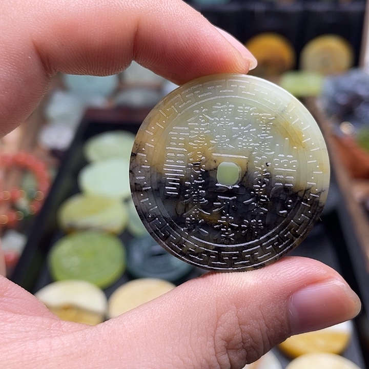 蛇纹石玉挂件合金