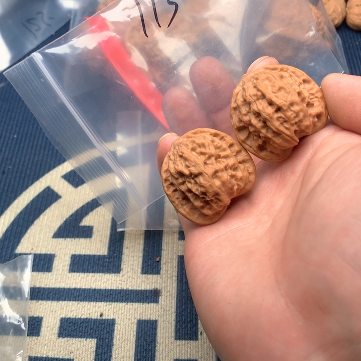 文玩核桃吊坠38野狼113