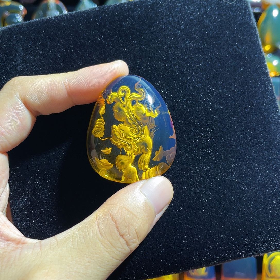 琥珀颈饰未镶嵌蓝珀貔貅阴雕吊坠