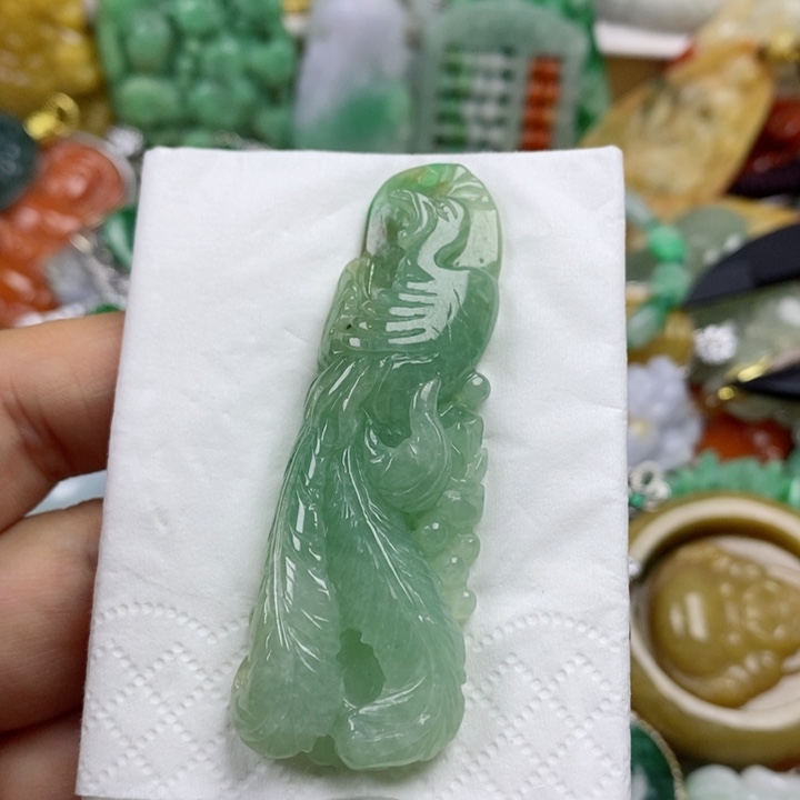 翡翠吊坠(赠链)未镶嵌