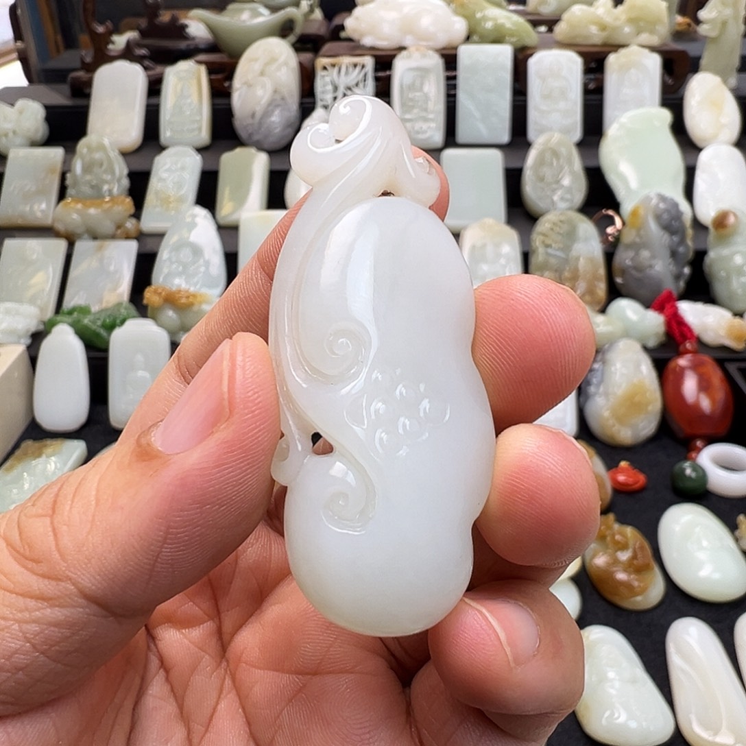 和田玉未镶嵌颈饰