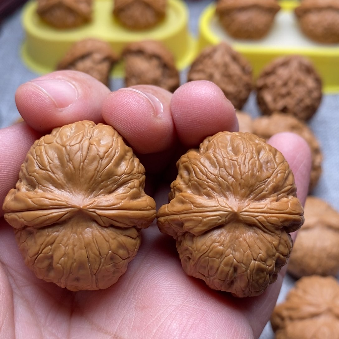 文玩核桃把件36红皮元宝精品