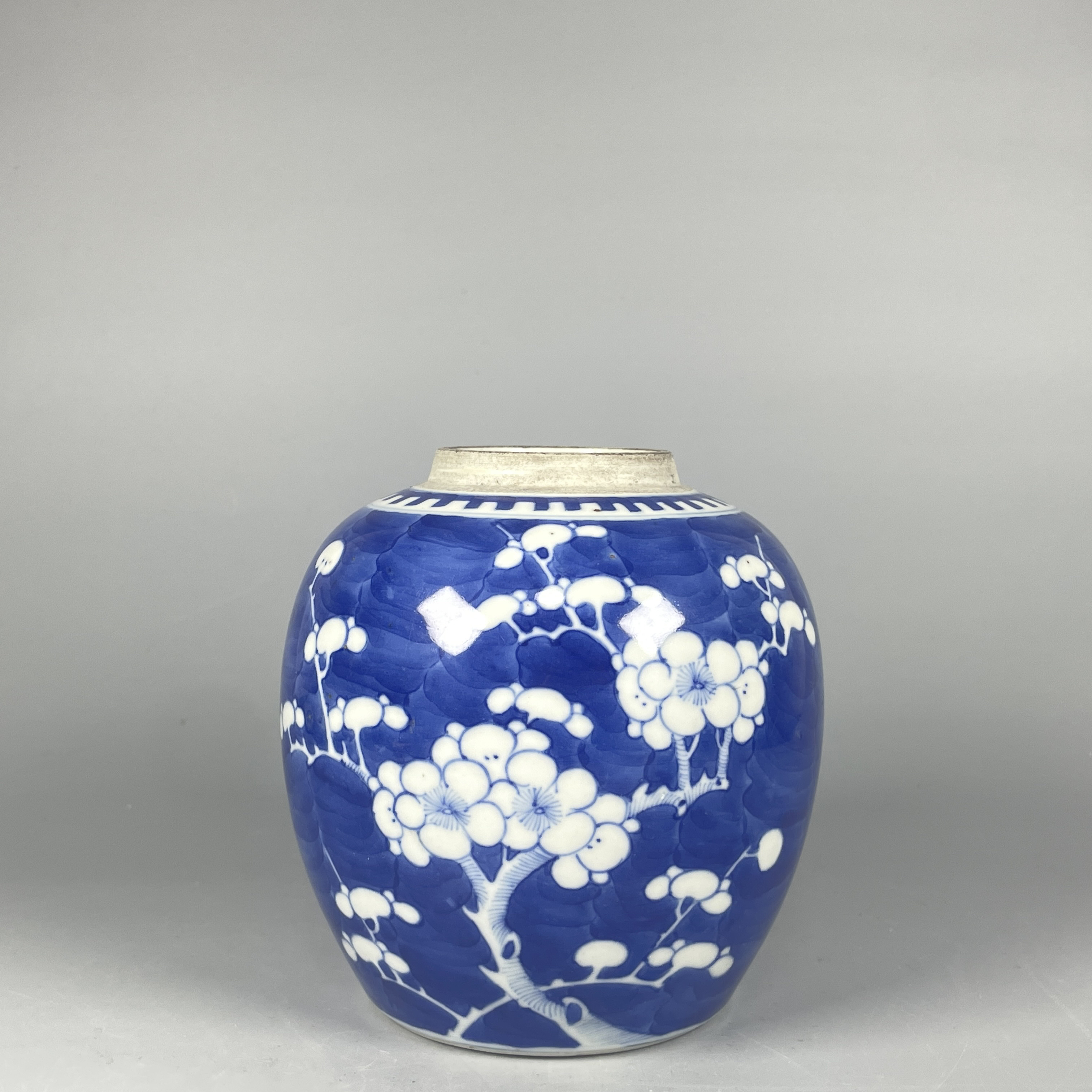 022051857 清晚期 青花冰梅纹罐/DB/云南省文物总店