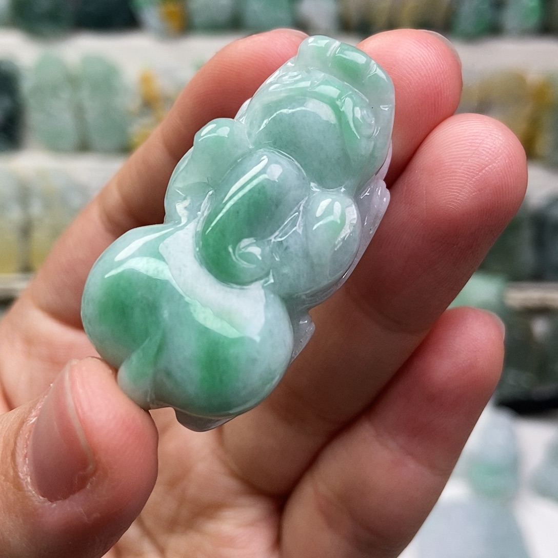 翡翠未镶嵌吊坠(赠链)