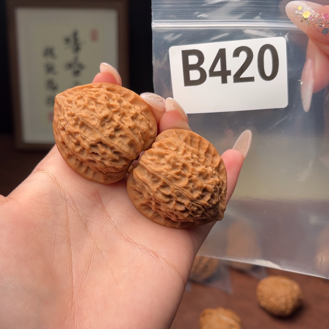 文玩核桃吊坠只***y金牛