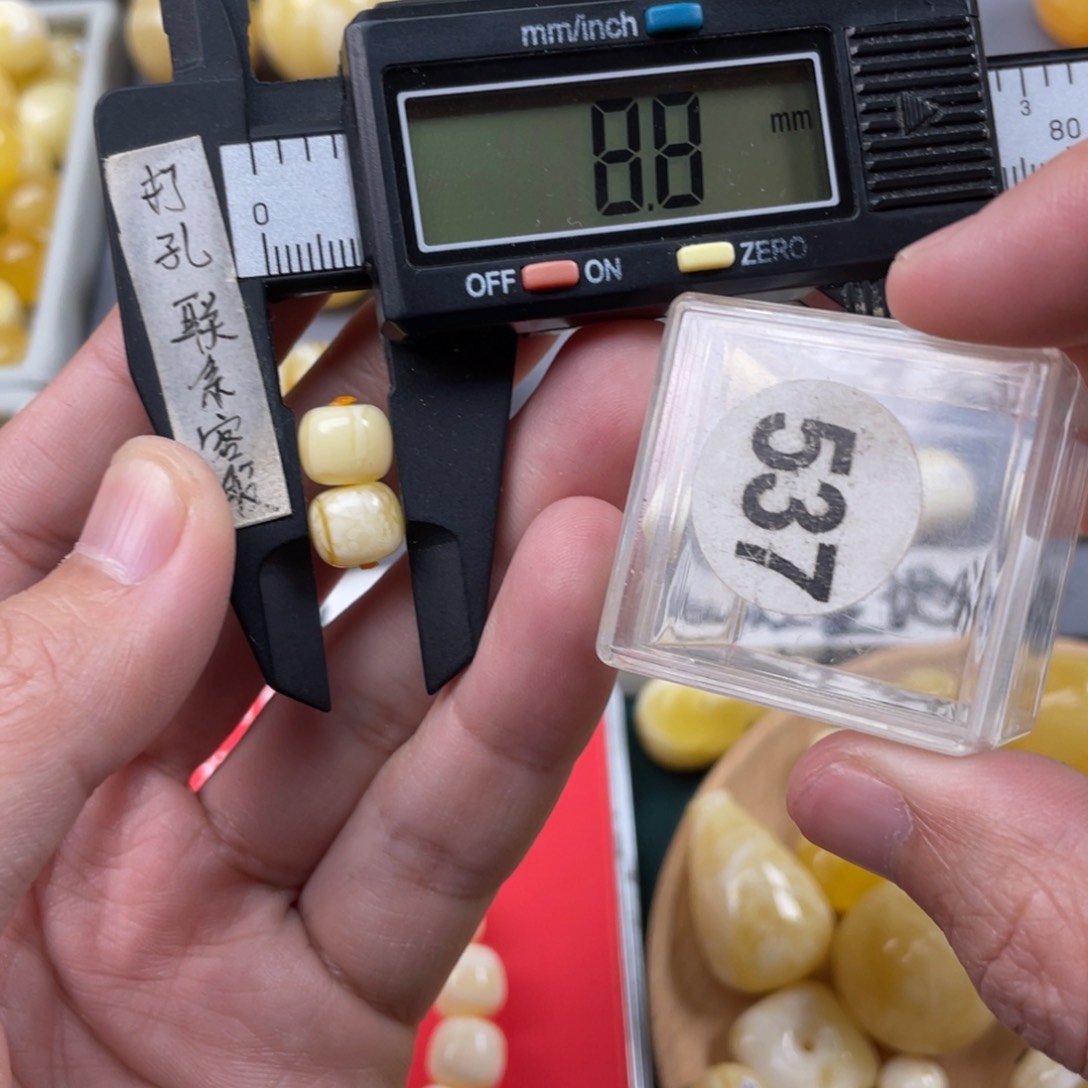 蜜蜡珠宝奇石未镶嵌