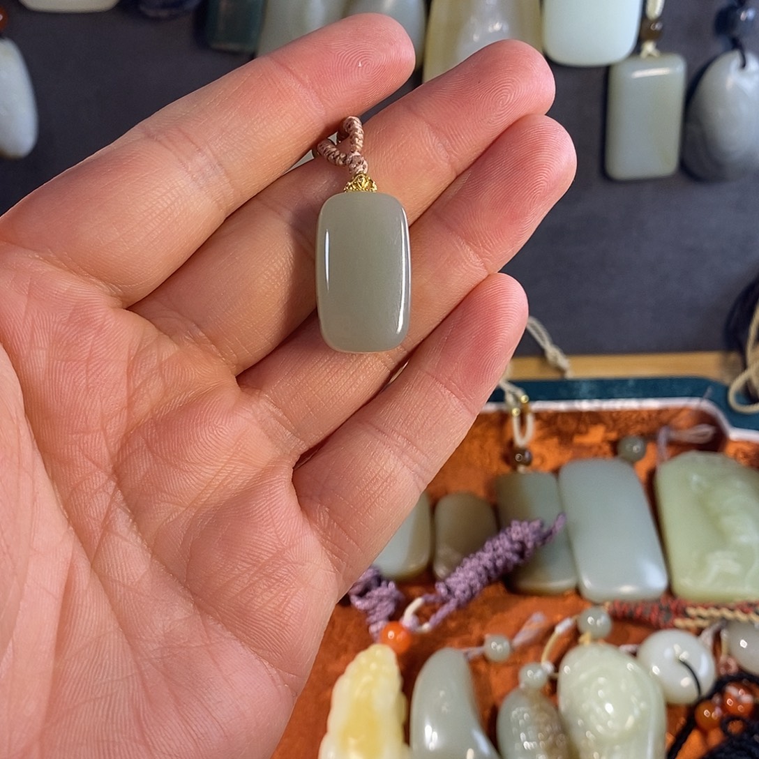 和田玉18K金镶嵌颈饰